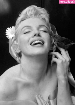 Marilyn Monroe [ marilyn-monroe-1 ] - My sun-kissed skin is ready for your touch