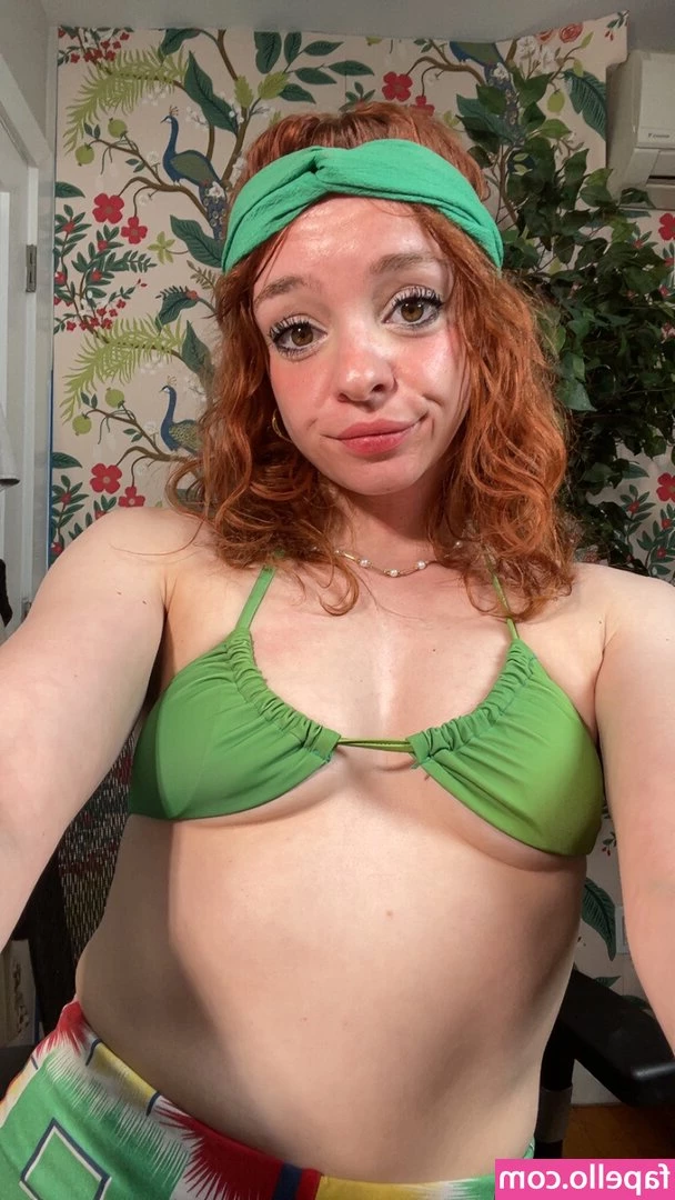 Emmy Speens [ emmy-speens ] - I love to suck it