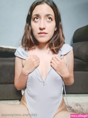 Gio Rojas [ gio-rojas ] - Cum snuggle me