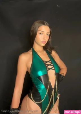 Layla Jenner [ layla-jenner-4 ] - This is a pinned post. Scroll down for recent feed💪🏼