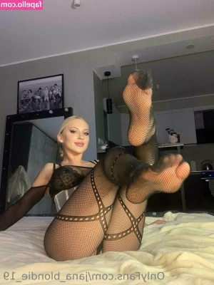 jana_blondie_19 [ jana-blondie-19 ] - Pedal pumping