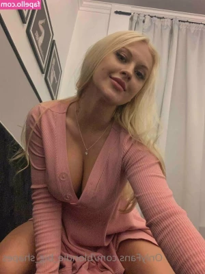 jana_blondie_19 [ jana-blondie-19 ] - I m down on my knees  just like how you want me