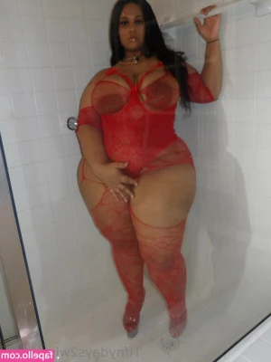 tffnydays2wintarrose - Admiring My ass in the mirror. If you’ve never been smothered by a