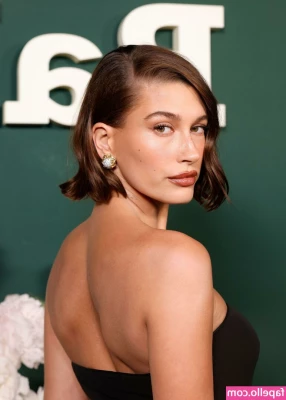Hailey Baldwin Bieber [ hailey-baldwin-bieber ] - Posando frente al espejo 🔥🔞🥰💦🤤