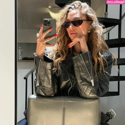 Hailey Baldwin Bieber [ hailey-baldwin-bieber ] - It s that time of month because I missed my birth control  extra