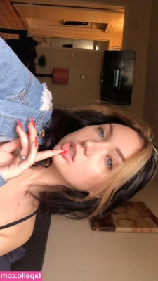 lunaxxgrace - Tootsie time    I was told i had cute feet  Do you agree