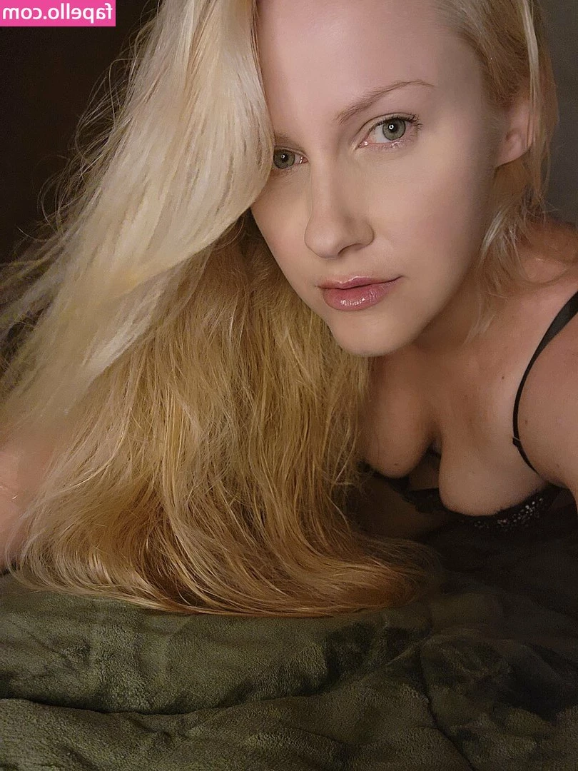xoxoflora - Precum is so yummy!