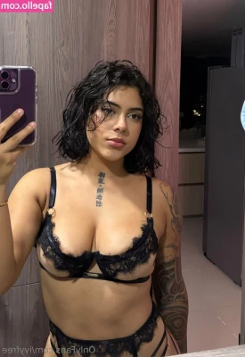 ivyfree - Swipe for a flash 👀 peeling down my panties and pulling up my bra