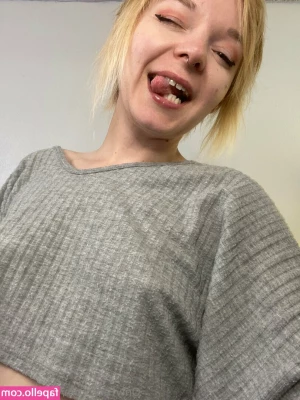 alexacrush - Like if you want to up my dress