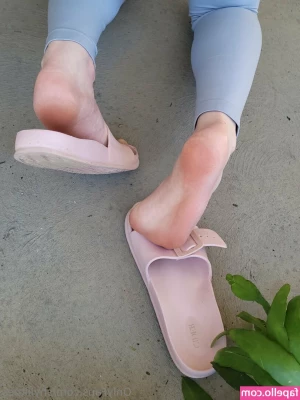 shyliltoes - Watch me leak on my fingers  IN YOUR MSGS