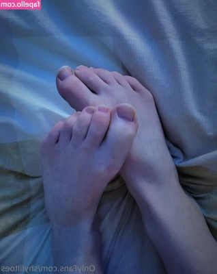shyliltoes - 🍑🫙 (I think my ass deserves more space here :D its actually my