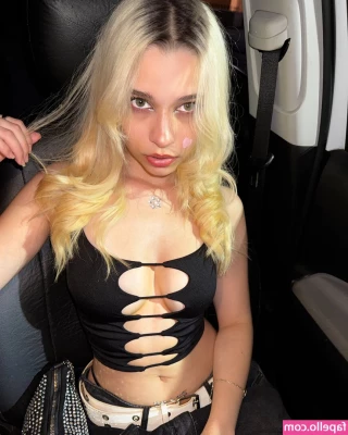 azura0618 - Feeling frisky