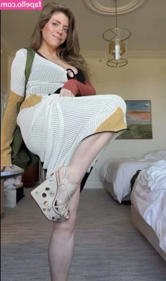 J.Stoobs [ j-stoobs ] - Let me distract you👉@anikashy💋Cute girl @anikashy loves to play