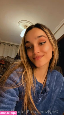 biancaclouds - Who wants to compete with this sexy girl ? 👟🎾 Do you think will