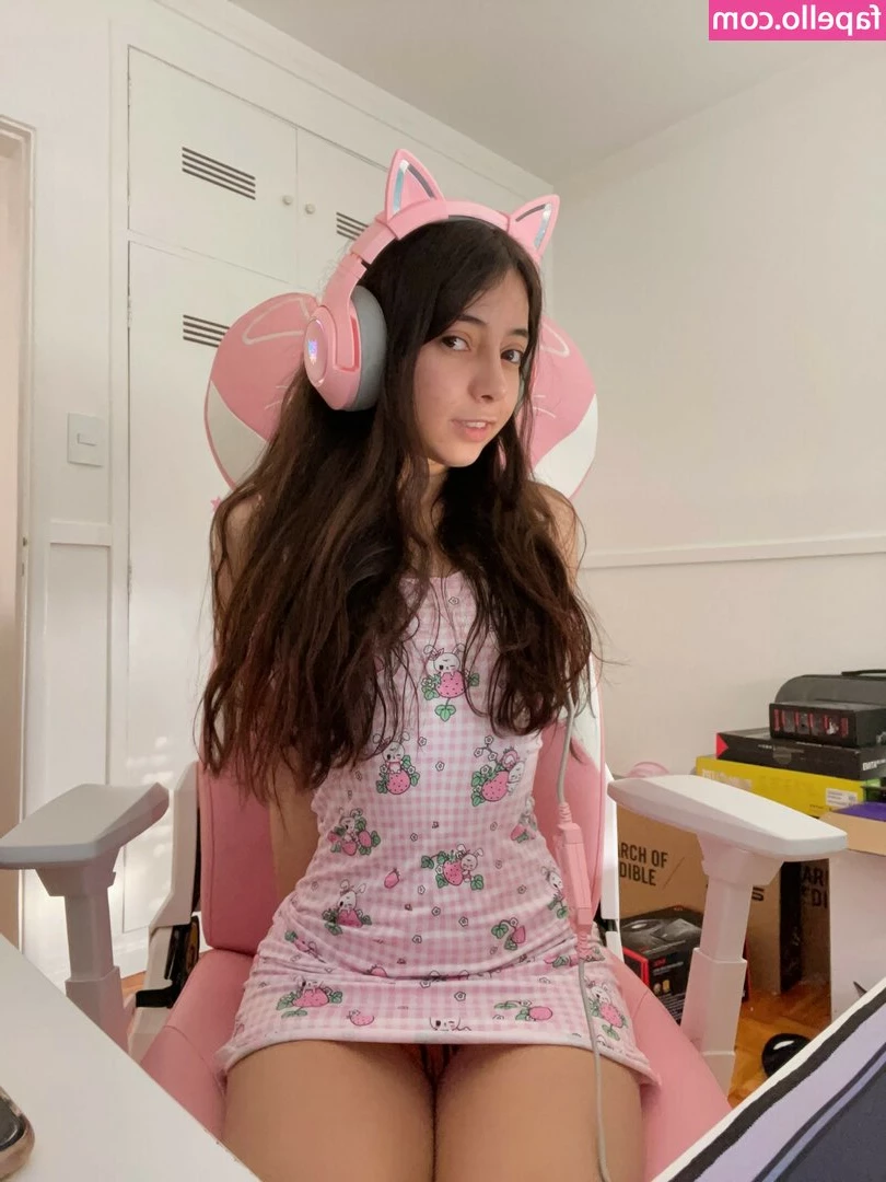 Baby Caroline [ baby-caroline ] - Can you rub them for me