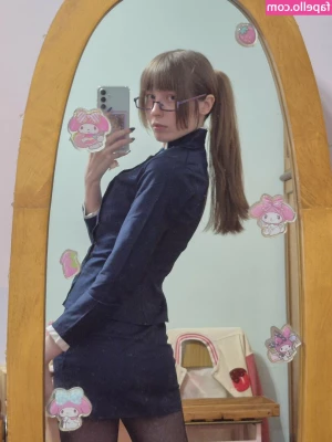 Kiki Glitter Cosplay [ kiki-glitter-cosplay-1 ] - Why waste time with eggnog when you can be slurping my sweet juices