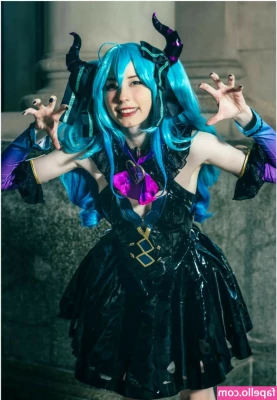 Kiki Glitter Cosplay [ kiki-glitter-cosplay-1 ] - Would love to feel your hands all over me