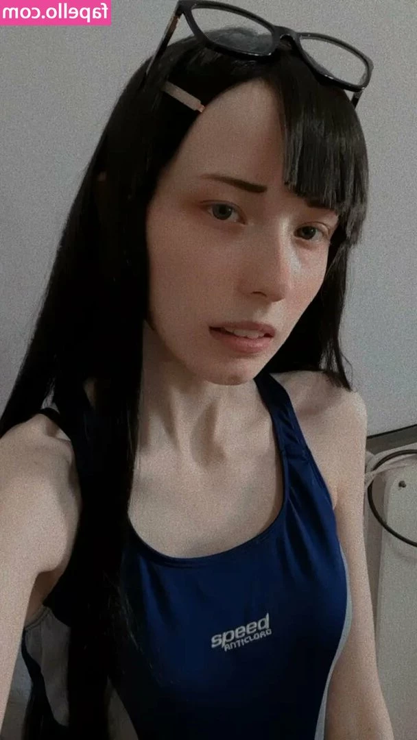 Kiki Glitter Cosplay [ kiki-glitter-cosplay-1 ] - Feliz lunes ,Queréis que me conecte hoy o mañana?