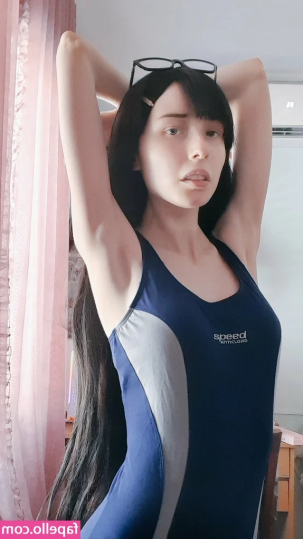 Kiki Glitter Cosplay [ kiki-glitter-cosplay-1 ] - Lazy Sunday at home after getting wrecked by #MoisYummyDick