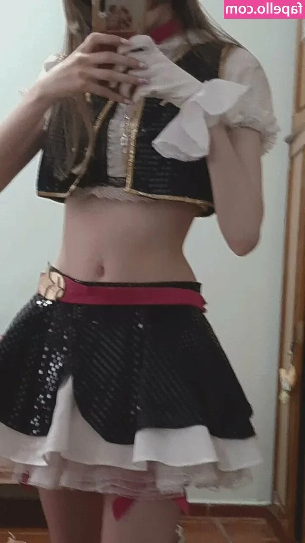 Kiki Glitter Cosplay [ kiki-glitter-cosplay-1 ] - My favorite color is green  what s yours