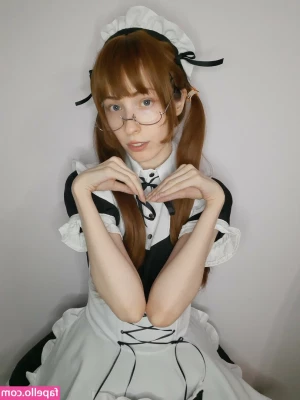 Kiki Glitter Cosplay [ kiki-glitter-cosplay-1 ] - Waiting at Starbucks🌟
