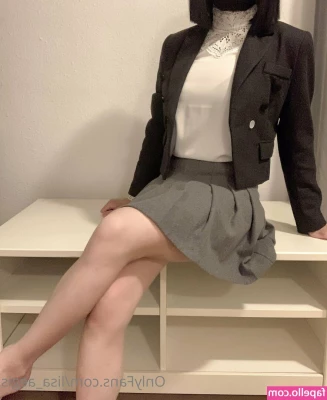 lisa_aegis [ lisa-aegis ] - Just here for the cookies 🍪 and cock pics 😉🎅🏼🍆