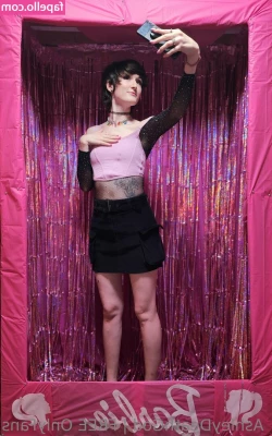 AshleyDeathGod - Hope everyone has a great weekend 🥰