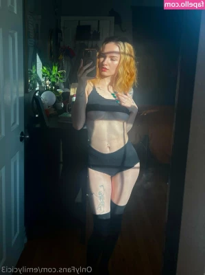 emilycici3 - Gas in my bed