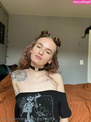 emilycici3 - Rosita que rico   Quieren verlo completo Corran al dm