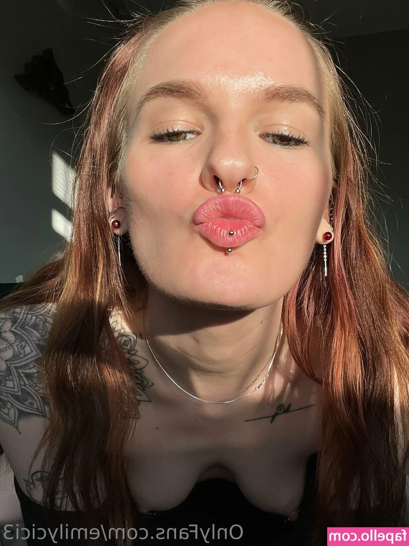 emilycici3 - Welcome to our Feet page