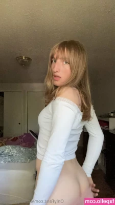  [ esthergreyplus ] - go head, stroke to me, I know you can't resist. (slight dommie vibes