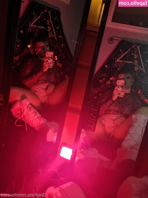  [ lovexee ] - Yayyyyyyyy  New Phone  went to the store and got it instead  Couldn t