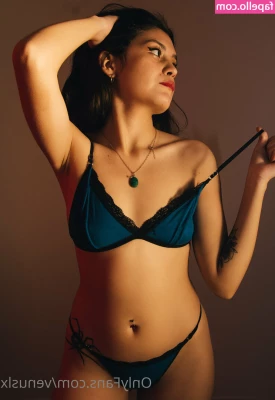 skyedgirl - Sexting sessions open and cock ratings available