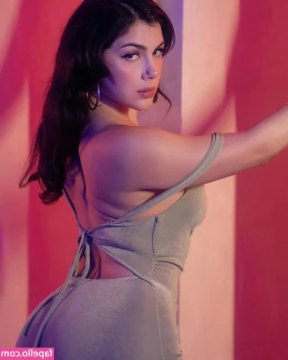 Valentina Nappi [ valentina-nappi-45 ] - Petit Cosplay de Mercredi Addams :3