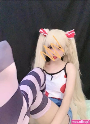 Mochimochi_nn [ mochimochi-nn ] - Hold Still