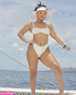 Halle Bailey [ halle-bailey-3 ] - Baewatch