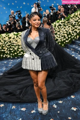 Halle Bailey [ halle-bailey-3 ] - I m road tripping home today   here are some tiddies because I m bored