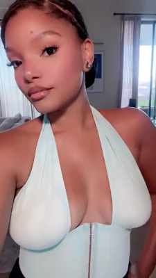 Halle Bailey [ halle-bailey-3 ] - Sexy fishnet fingering - LOUD MUSIC SORRY