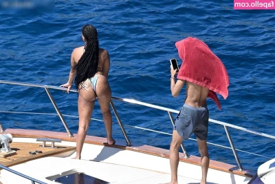 Halle Bailey [ halle-bailey-3 ] - Love bikini season!! 💦 part 1