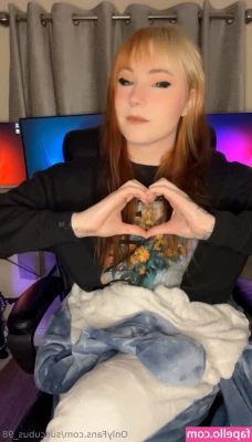 succubus_98 [ succubus-98 ] - Sucking it nice and sloppy before it slides deep inside me 🍆