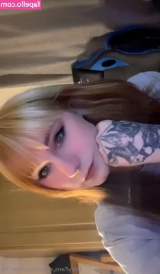 succubus_98 [ succubus-98 ] - Shaking my small booty with my butt plug tail on. Clip