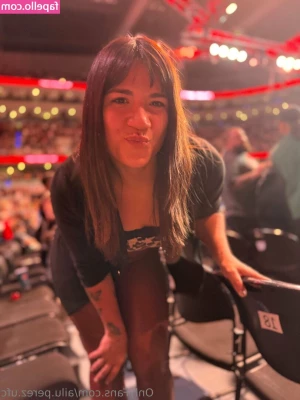 ailu.perez.ufc [ ailu-perez-ufc ] - What do you think of red hair? Would I be a cute ginger? 😘😘