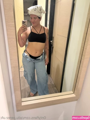 ailu.perez.ufc [ ailu-perez-ufc ] - Want to get naked and play in the pool with me   thetcornervn
