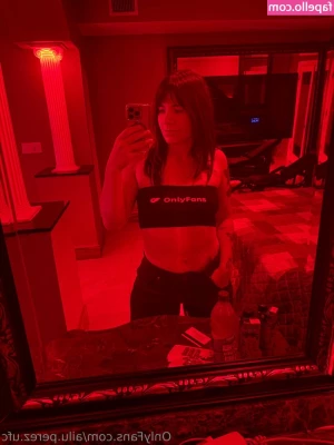 ailu.perez.ufc [ ailu-perez-ufc ] - Loved taking these sexy pics for you daddy 😇