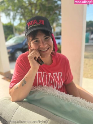 ailu.perez.ufc [ ailu-perez-ufc ] - What emoji would this be??