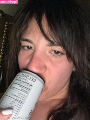 ailu.perez.ufc [ ailu-perez-ufc ] - Non ti dispiacerebbe cenare con i miei piedini nudi vero? 🔞