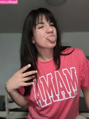 ailu.perez.ufc [ ailu-perez-ufc ] - Watch me bend over completely naked in front of the camera while i