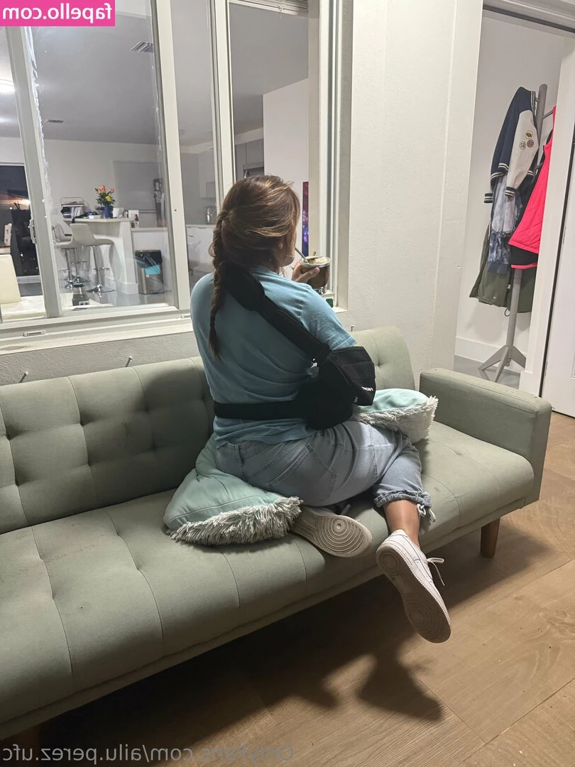 ailu.perez.ufc [ ailu-perez-ufc ] - Want come cookies? 😈🍪