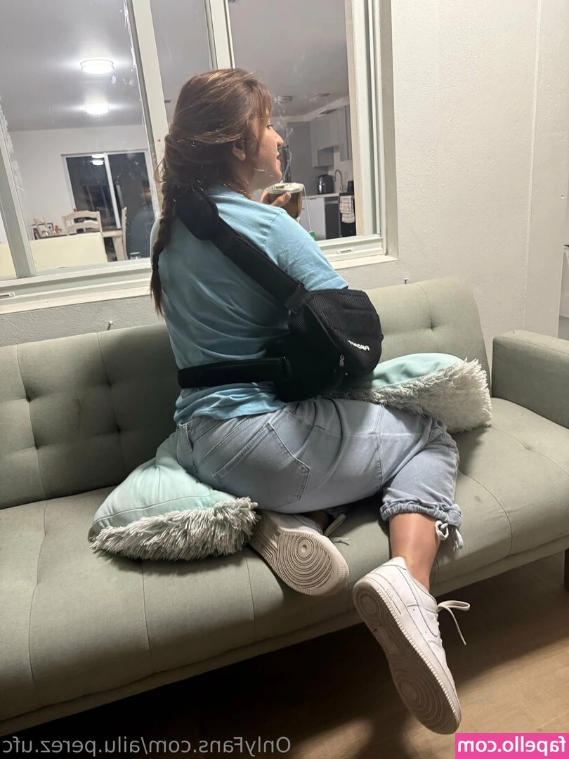 ailu.perez.ufc [ ailu-perez-ufc ] - Daydreaming about dick all the time.