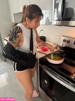 ailu.perez.ufc [ ailu-perez-ufc ] - Hey babes    So I m looking at eliminating most of my  price list 